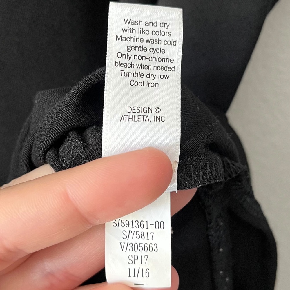 Athleta Side Split Tank Top Black Sleeveless Size Medium Round Neck Soft EUC - Picture 11 of 11